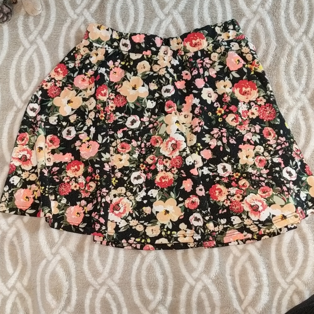 Floral Miini Skirt